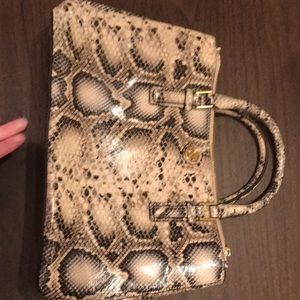 Tory Burch bag with shoulder strap. Like new.